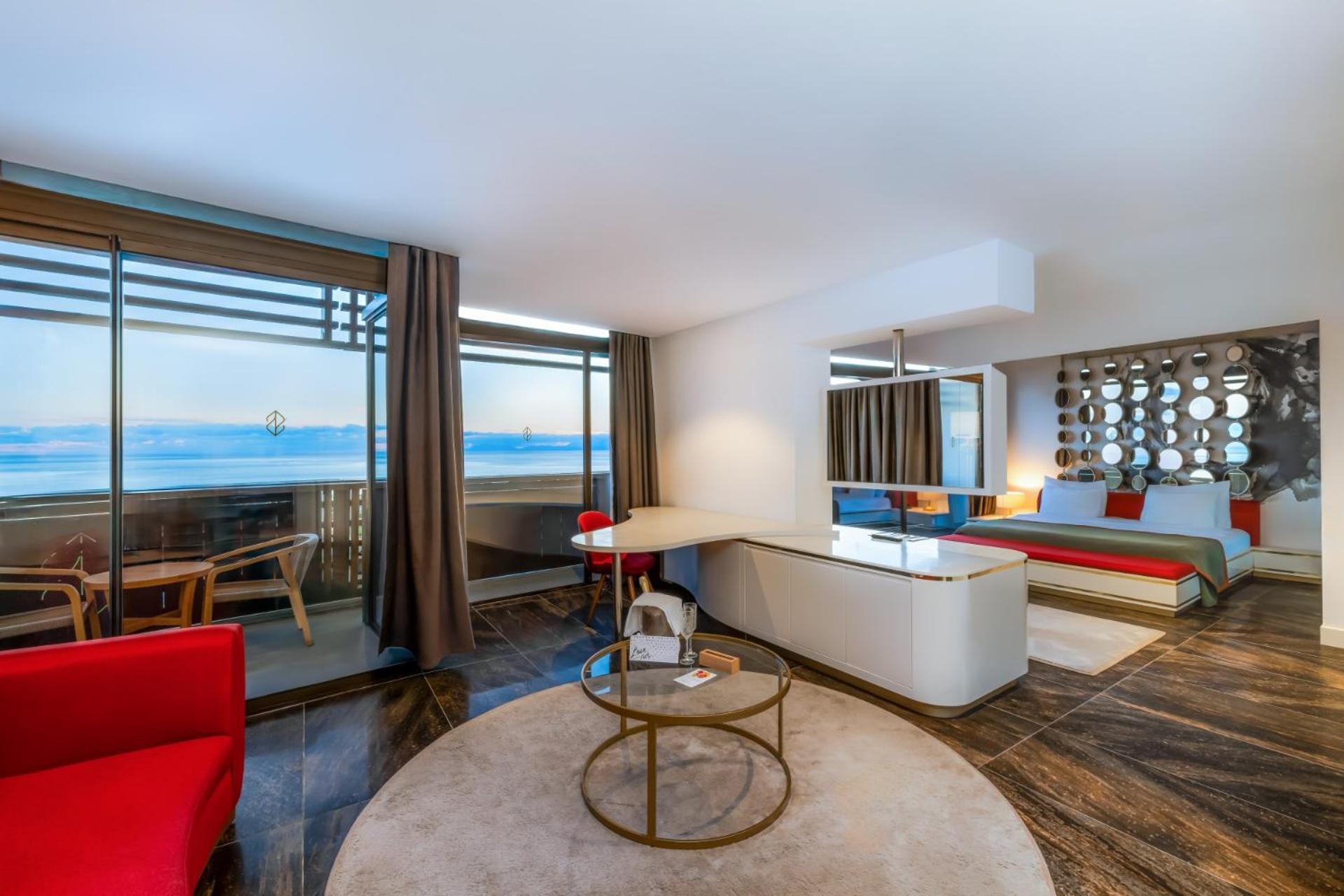 Deluxe Suite